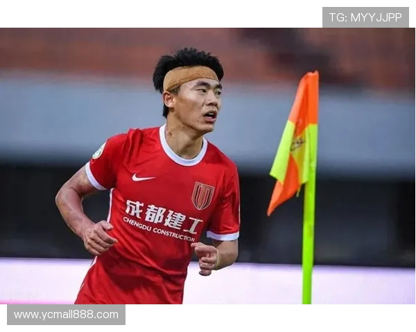 国足首发调整 胡荷韬吾米提江亮相